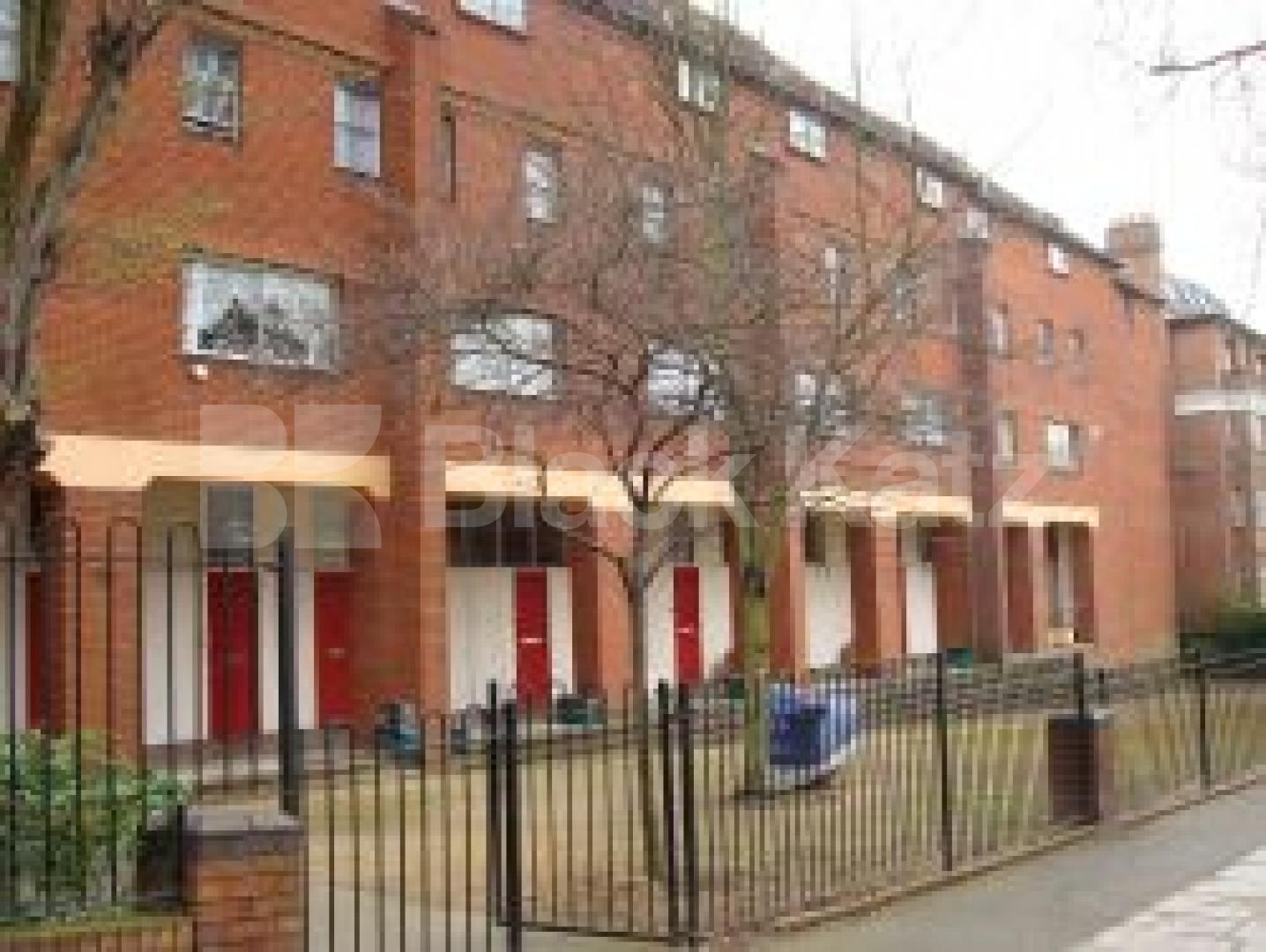 			3 Bedroom, 1 bath, 1 reception Flat			 Fitzjohns Avenue, HAMPSTEAD NW3